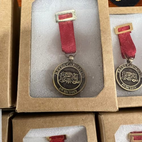 Pergamino y Medalla Conmemorativa de la Boda de los Reyes Católicos