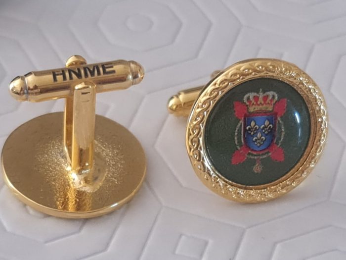 Gemelos HNME con blasón