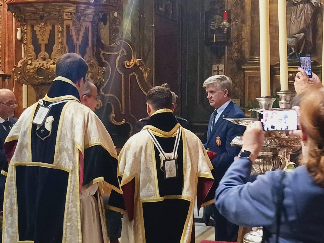 Entregado el lazo de Dama Gran Cruz de la HNME a la Virgen del Carmen de Jerez