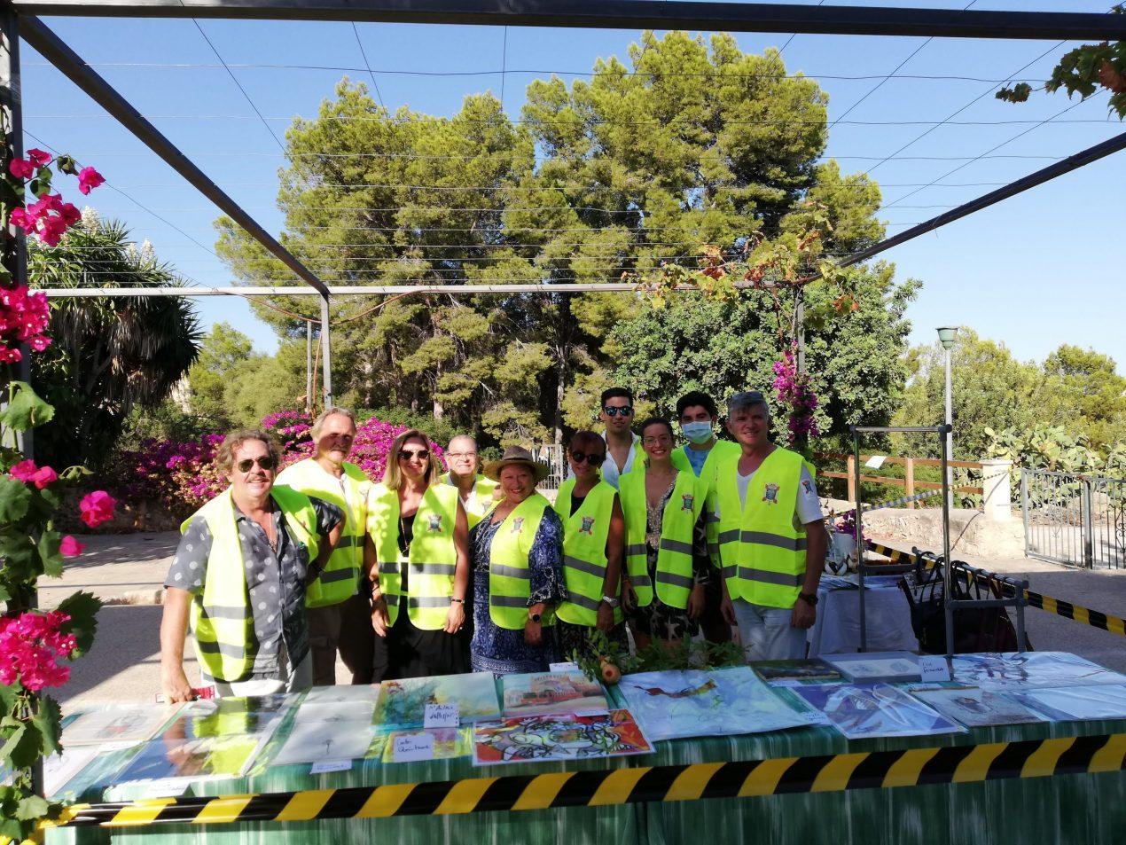 Mercadillo Solidario a favor de Cáritas